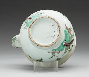 A famille verte spitoon, Qing dynasty, Kangxi (1662-1722).