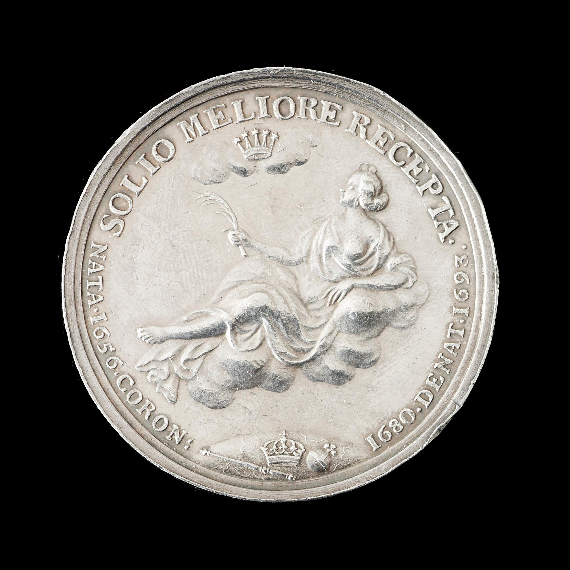 MEDALJ, Drottning Ulrika Eleonoras död och begravning i Stockholm 1693. Av A. Karlsteen 1693. Silver 4,5 cm 50 g.