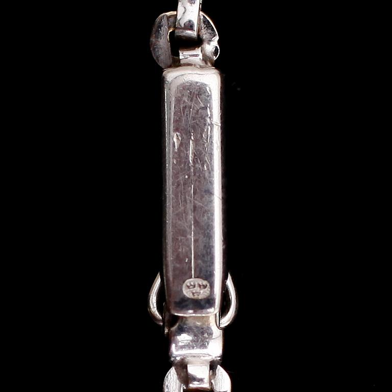 HALSBAND, 18 k vitguld, 1900-talets mitt. Vikt ca 10 gr.