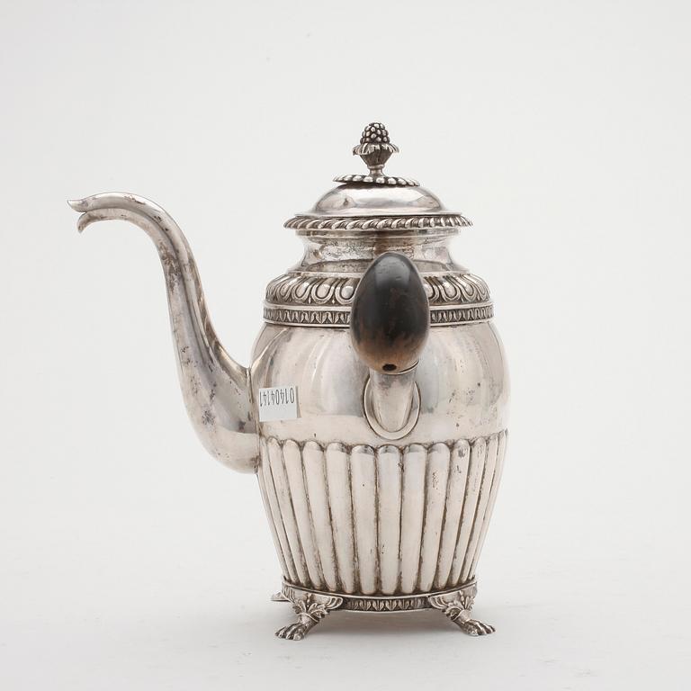CHOKLADKANNA, silver, Gustaf Folcker, Stockholm, 1834. Vikt ca 430g.