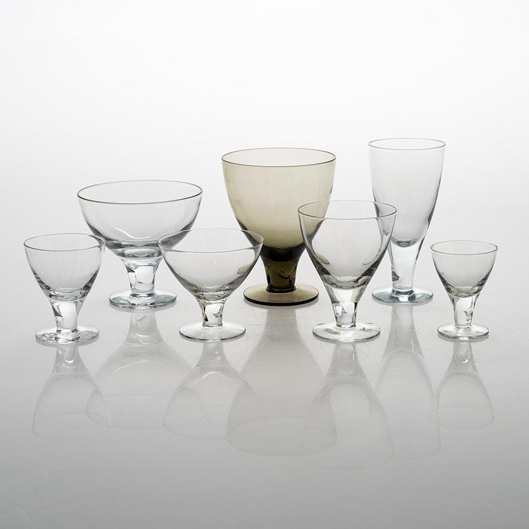 Gunnel Nyman, lasiston osia, 33 kpl, "GN 46", Nuutajärvi Notsjö. Tuotannossa 1949-1969.