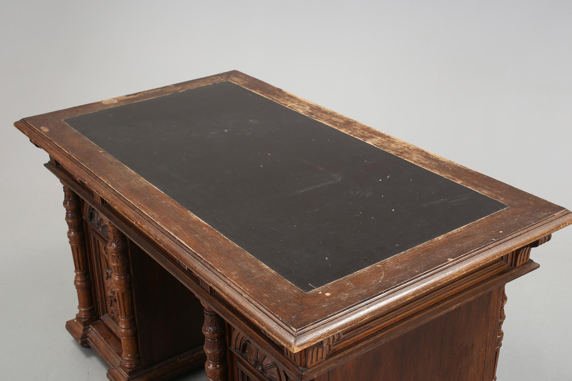 SKRIVBORD, nyrenässans, omrking 1900.