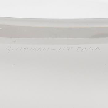 GUNNEL NYMAN, A DISH. Eggshell. Sign. G. Nyman Iittala. Designed in 1947.