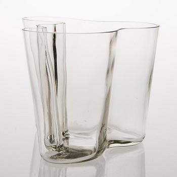A '3030' vase signed Alvar Aalto, presumably mid-1950s.