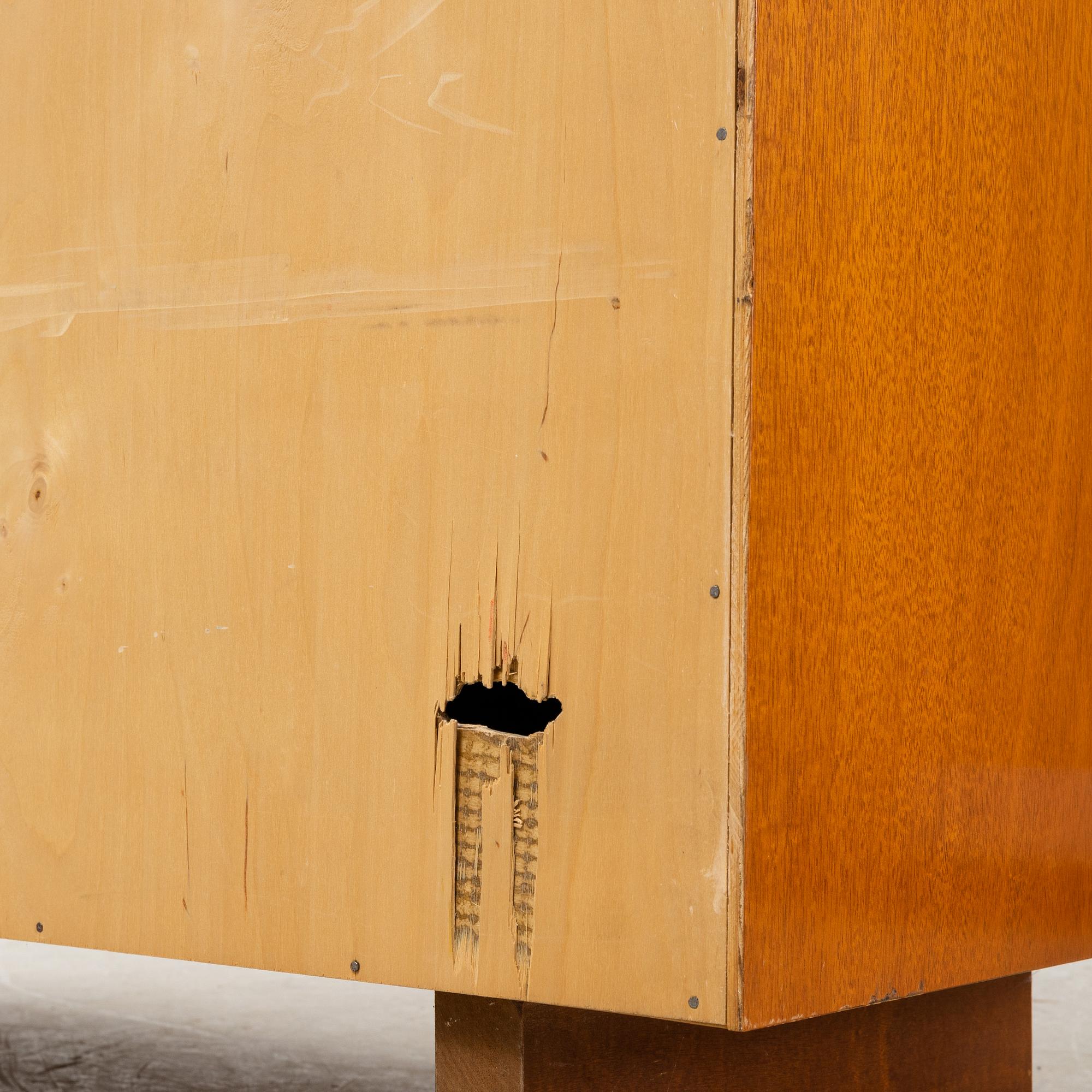 Josef Frank, two mahogany veneered bokkshelves, model 2112, Firma Svenskt Tenn, Sweden.