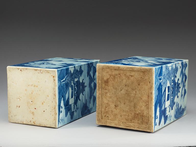 Two blue and white jars, Qing dynasty, Jiaqing (1796-1820).