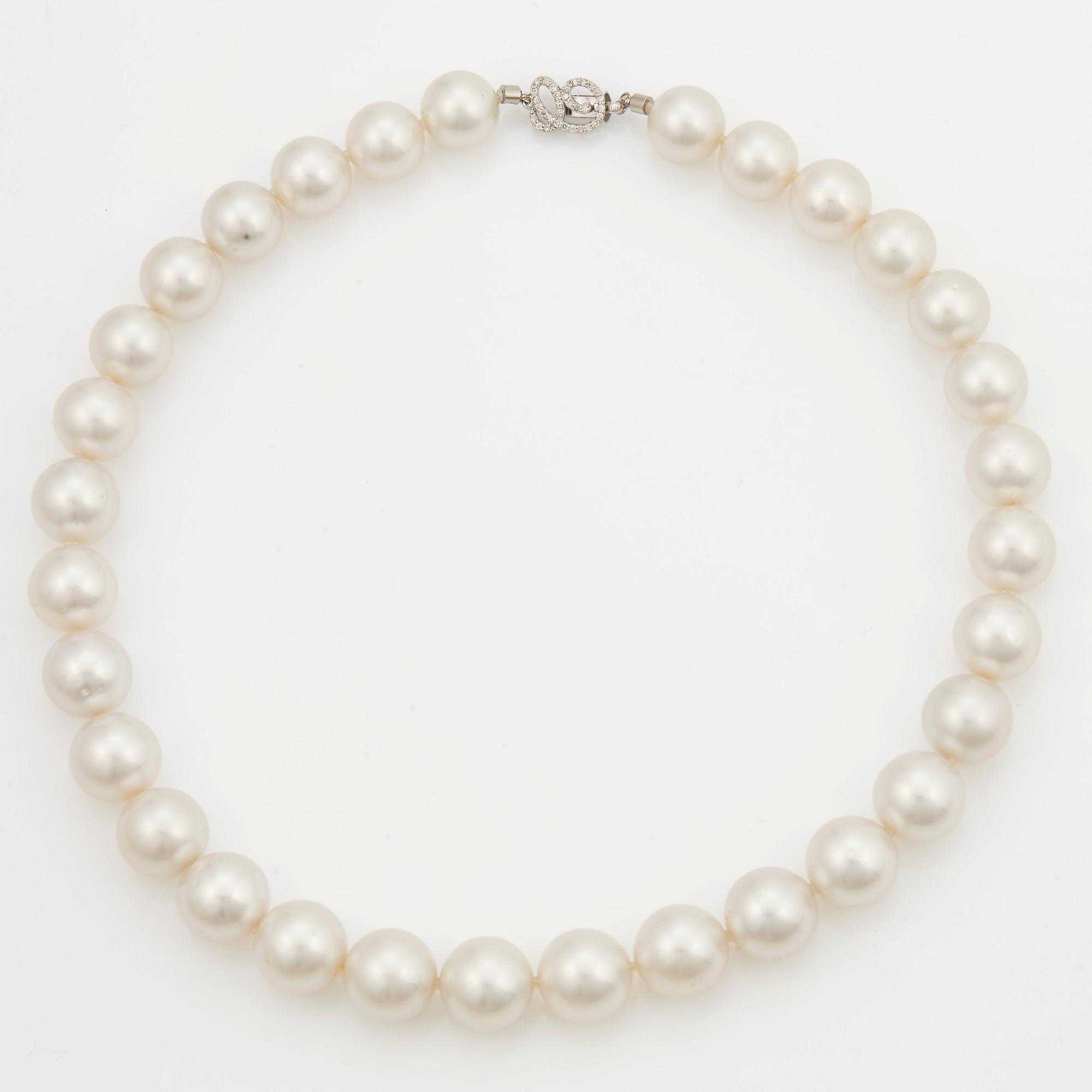 PÄRLCOLLIER.