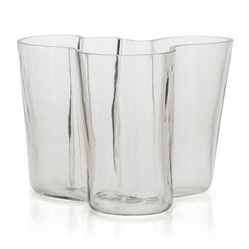 Alvar Aalto, vas, modell 9750, signerad Alvar Aalto. 
Iittala i produktion 1949-1954.