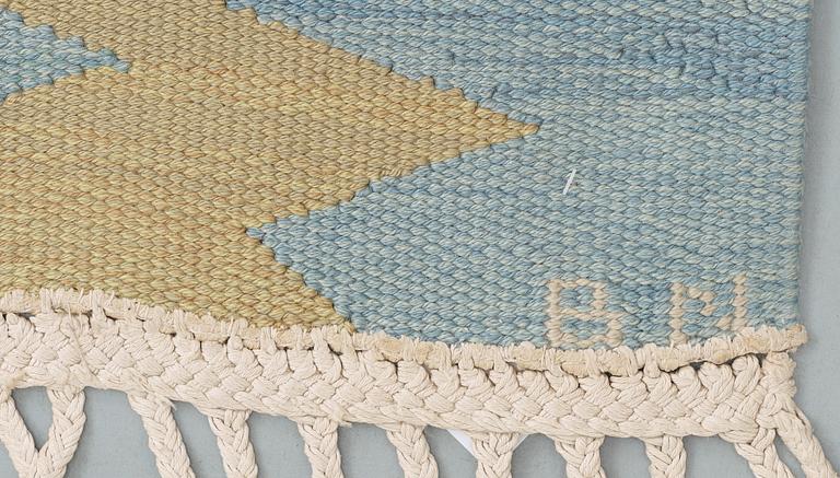 CARPET. "Solfläckar". Tapestry weave (Gobelängteknik). 612,5 x 413,5 cm. Signed AB MMF BN.