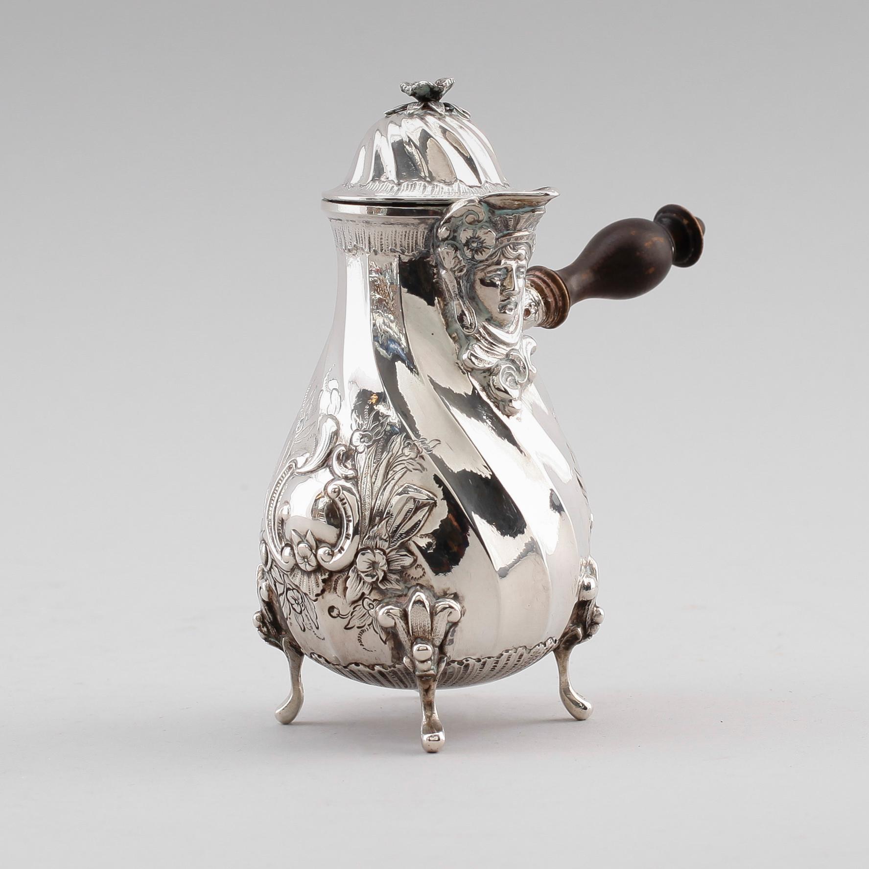 CHOKLADKANNA, silver, rokokostil, sannolikt Nederländerna. Vikt ca 192 gram.