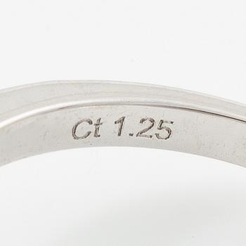 Ring 14K vitguld med turmalin och briljantslipade diamanter.