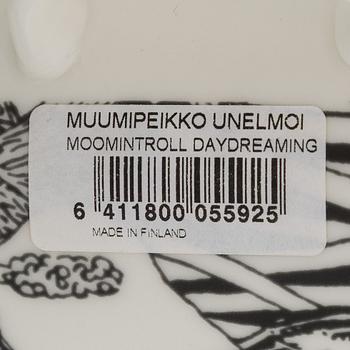 Muminmugg, "Mumintrollet dagdrömmer", porslin, Moomin Characters, Arabia 2005.