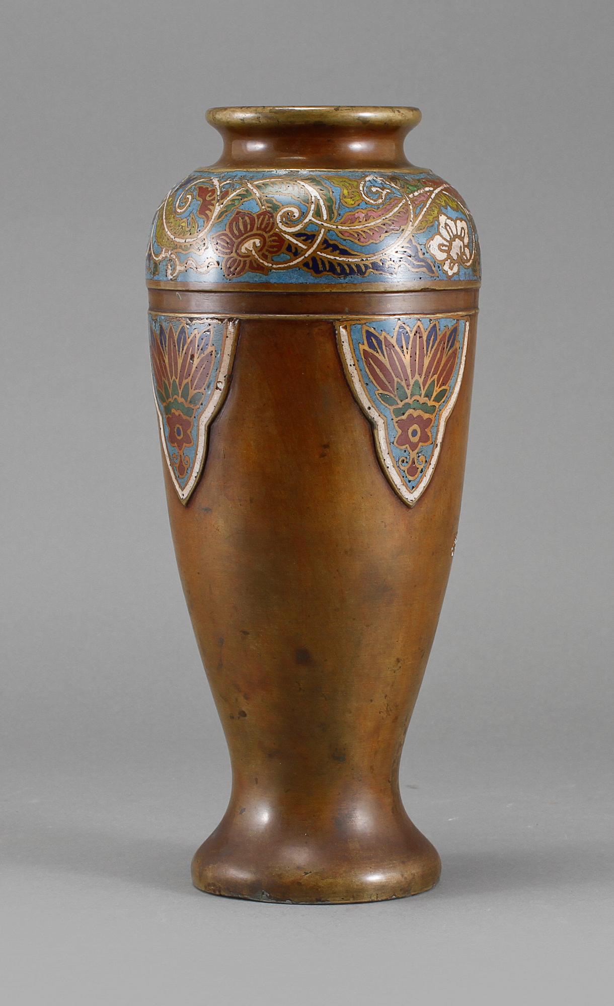 VAS, cloissoné, Kina, 1900-talets början.