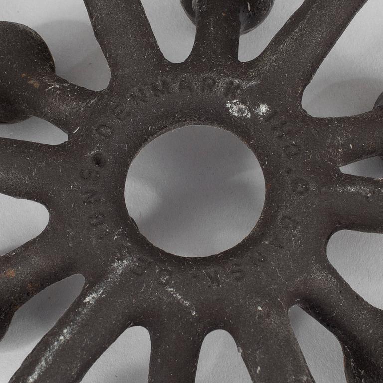 JENS QUISTGAARD, ljusstake, gjutjärn, Dansk Designs, Danmark.