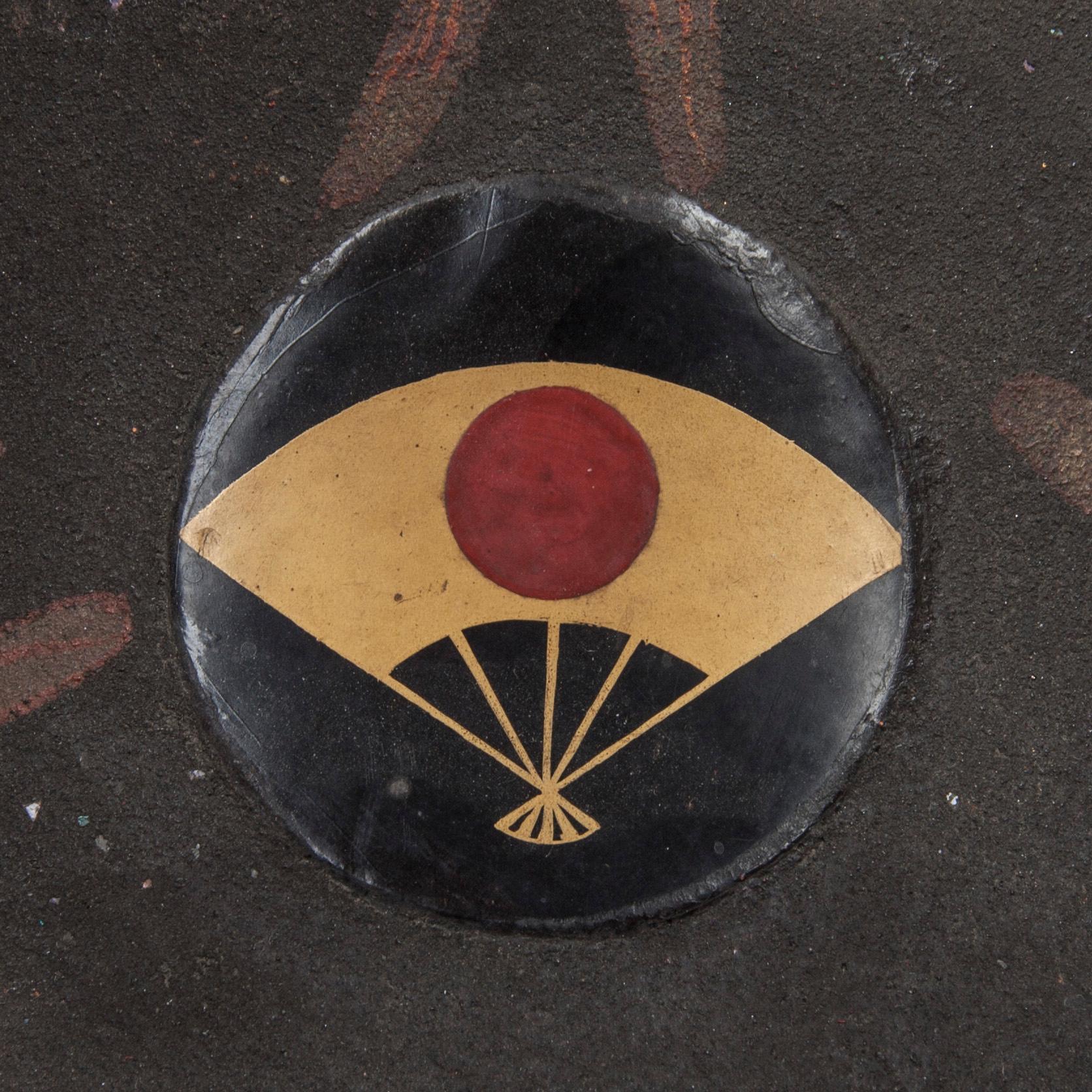 HJÄLM, "Jinghasa", lackat trä. Japan 1800-talets början.