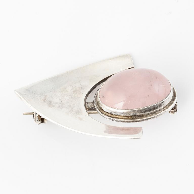 Olof Barve, brooch, silver with cabochon-cut rose quartz.