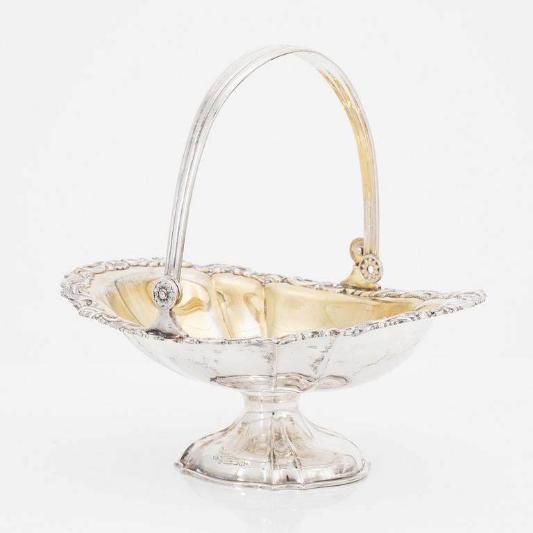 A Finnish Parcel-Gilt Silver Sweet-Meat Basket, Kultakeskus Oy, Hämeenlinna 1948.