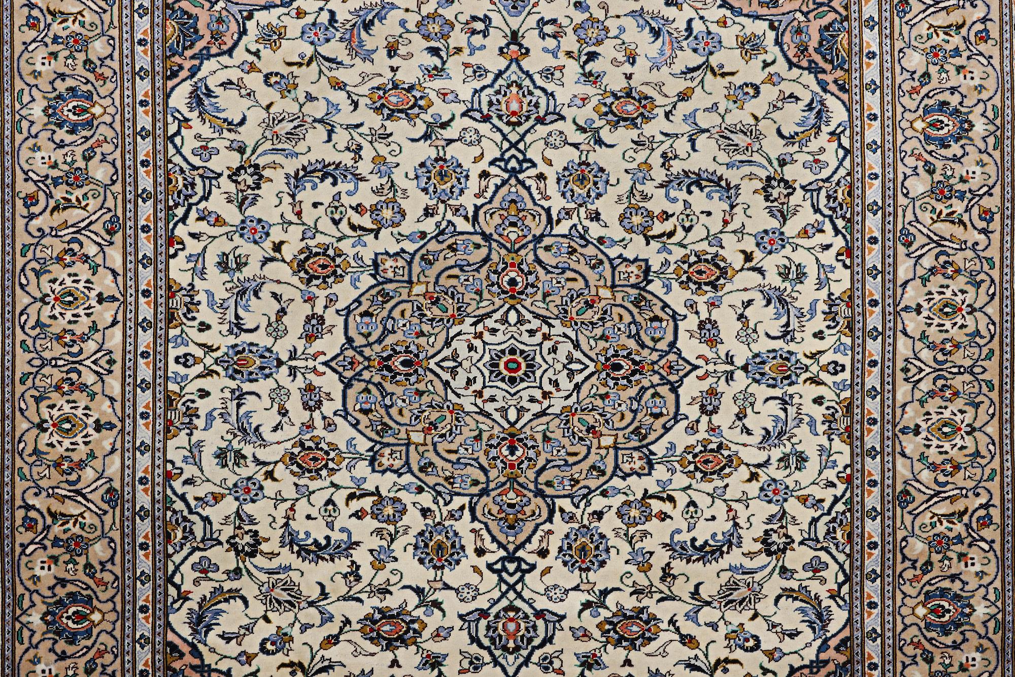 A carpet, Kashan, ca 326 x 257 cm.