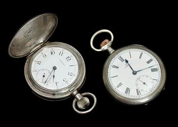 HERRFICKUR, 2 st, bl a silver, omkring år 1900.