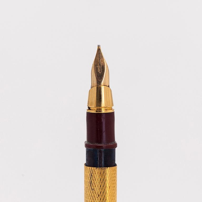 Cartier, a 'Vendôme Trinity' fountain pen.