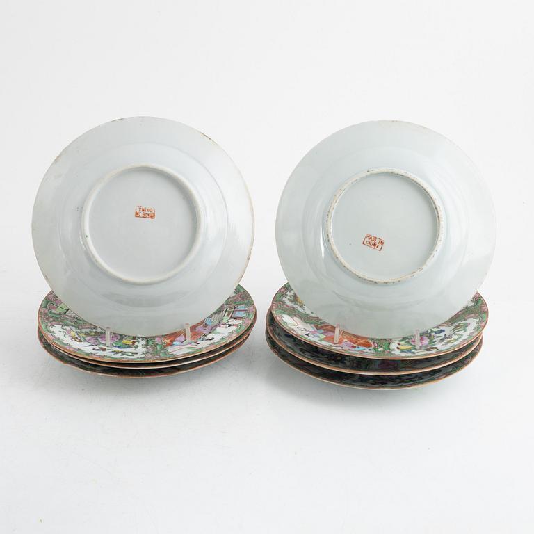 A set of twelve Chinese Canton porcelain plates, 20th century.