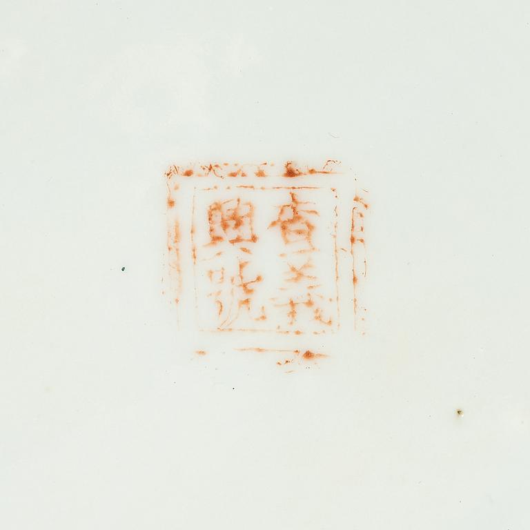 Vaser/Perukstockar, 2 st, porslin, Kina, 1900-tal.