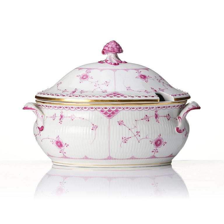 A Royal Copenhagen tureen with cover and stand, Denmark, 1894-1900.