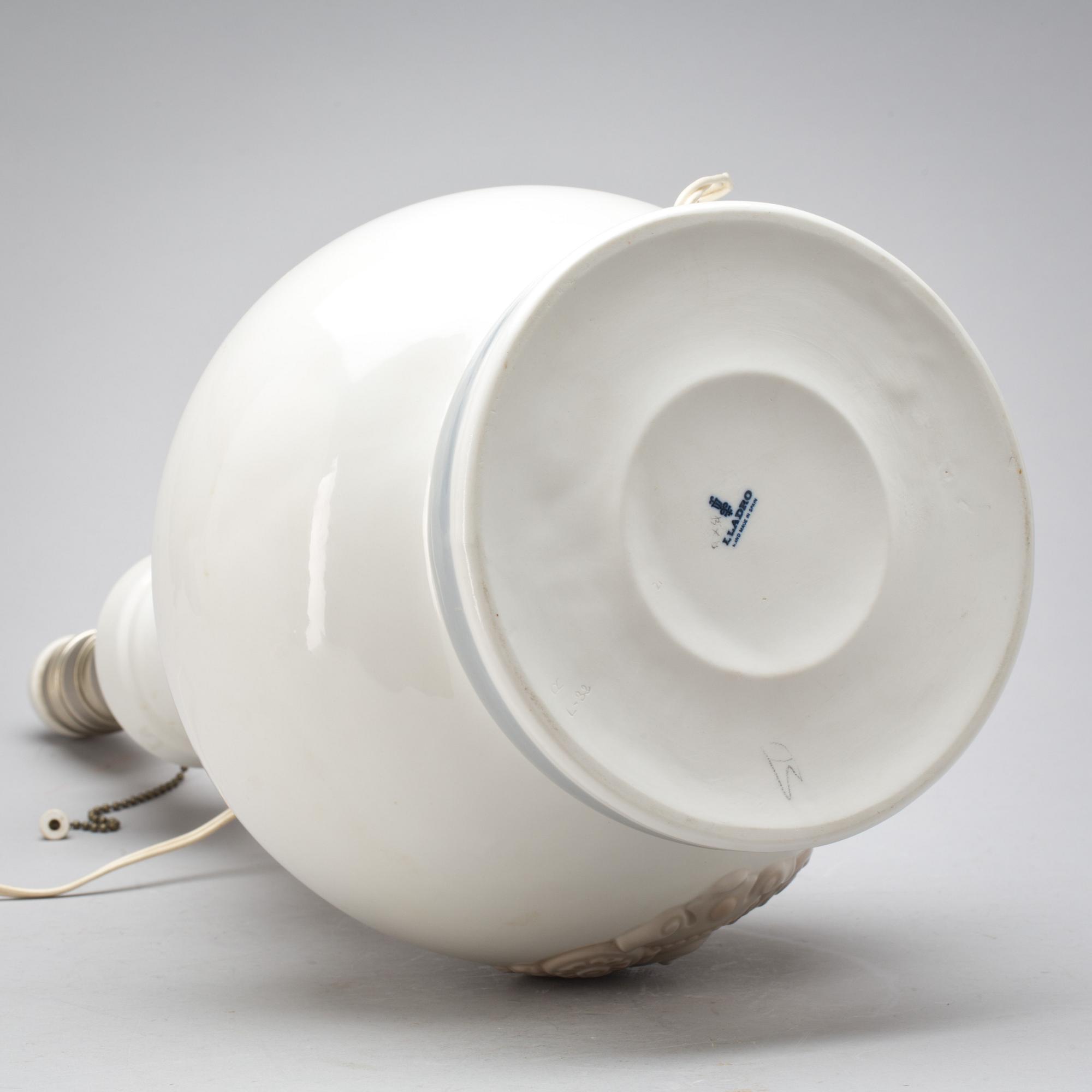 BORDSLAMPA, porslin, Lladro.