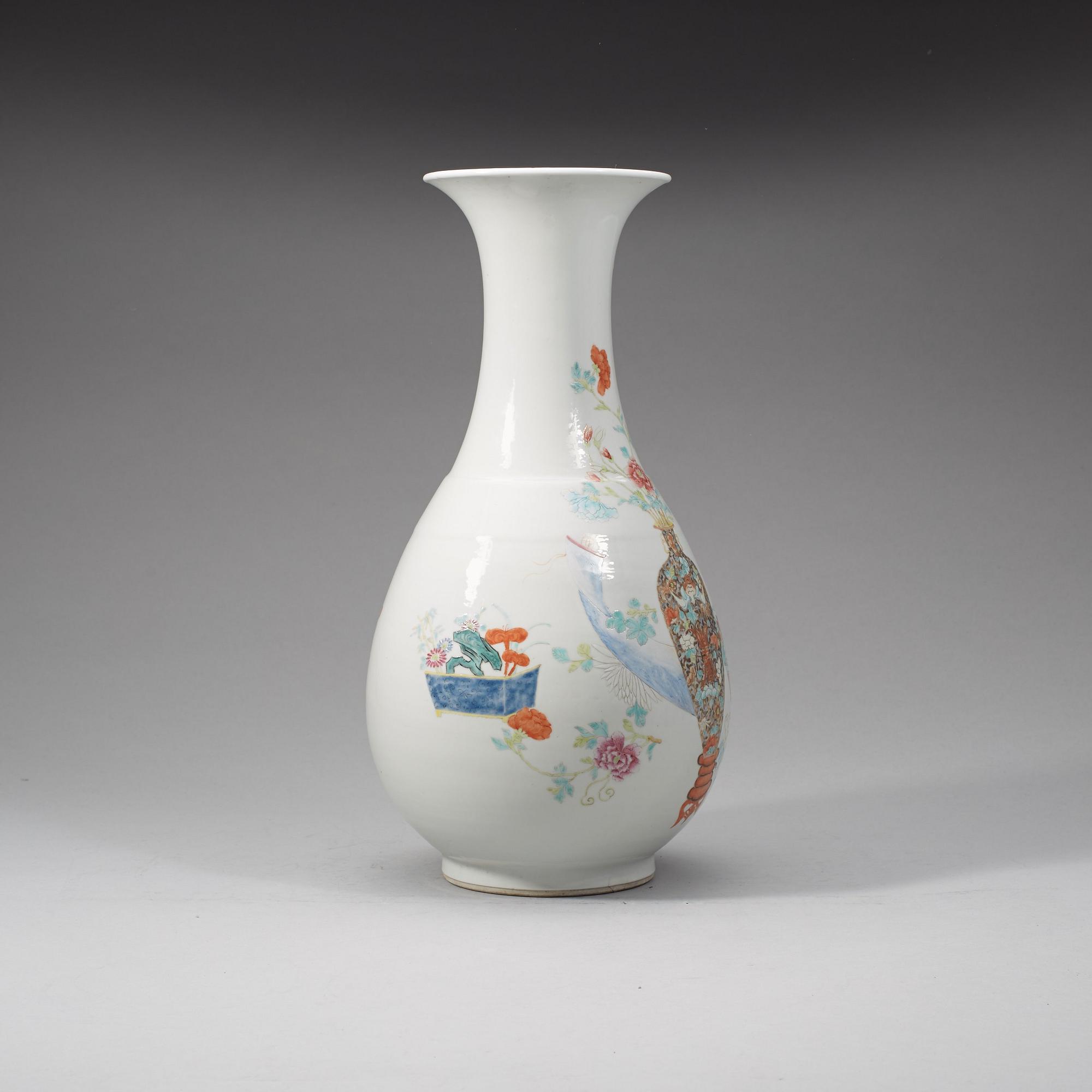 A Chinese famille rose vase, early 20th Century.