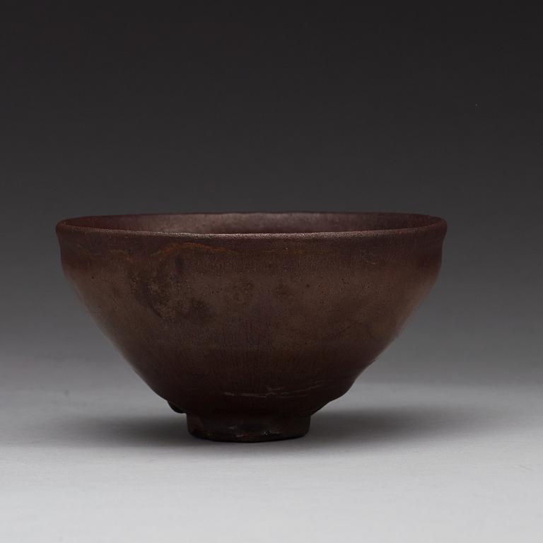 A brown and black glazed temmoku bowl, Song dynasty (960-1279).