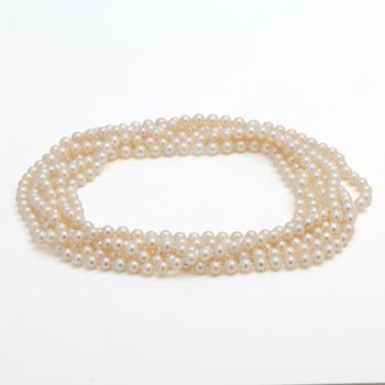 Pearl necklace of Akoya pearls.