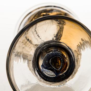 HEIKKI ORVOLA, POKAL, glas, signerad Heikki Orvola Nuutajärvi Notsjö. 1970-tal.