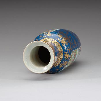 VAS,  porslin. Sen Qingdynasti (1644-1912).