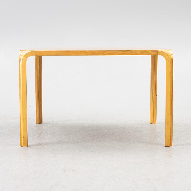 Alvar Aalto, Coffee table, model MX800B, Artek, 1960s.