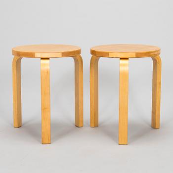 Alvar Aalto, jakkaroita, 2 kpl, E60, Artek 1960-luku.