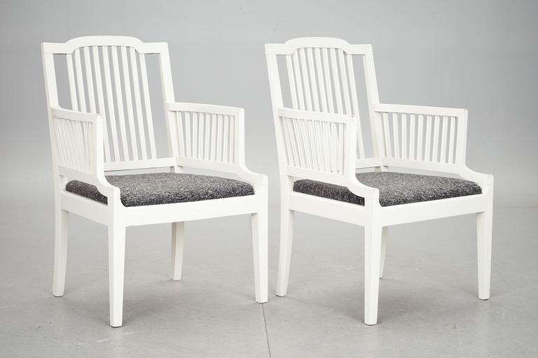 KARMSTOLAR, ett par. Carl Larsson-stil. 1900-talets första hälft.