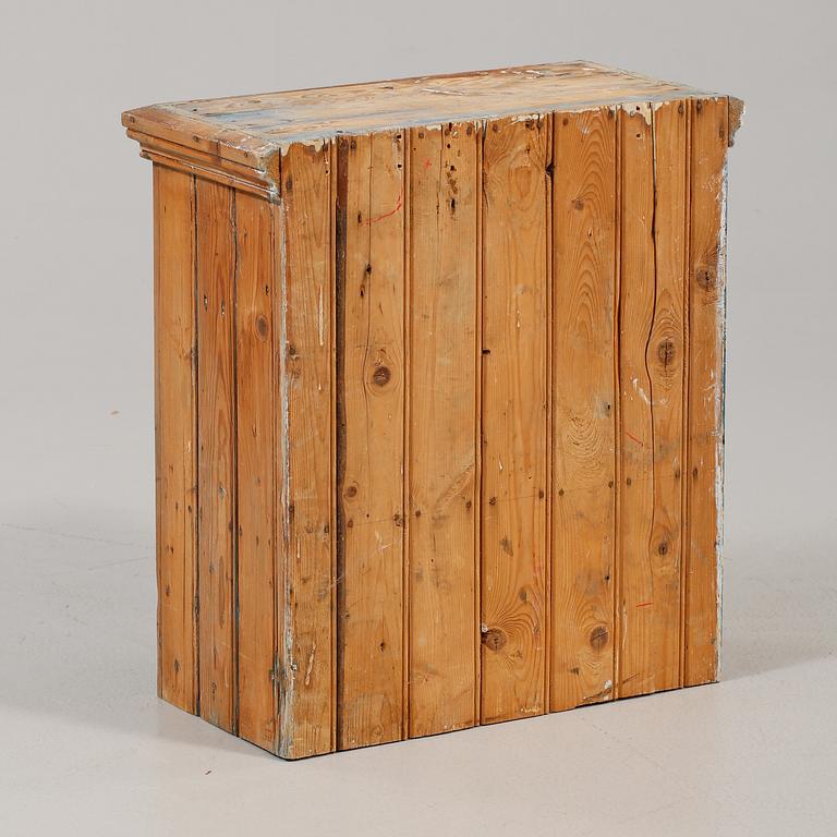 BRÄNNVINSSKÅP, 1800/1900-tal.