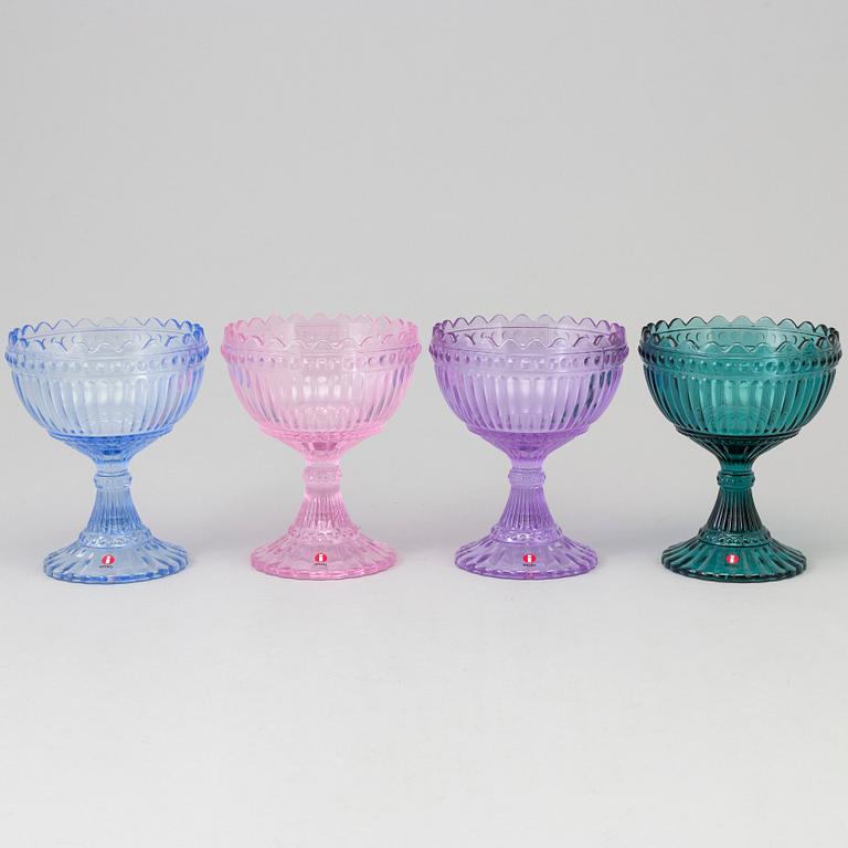 SKÅLAR på fot, 13 stycken, glas. Marimekko för Iittala.