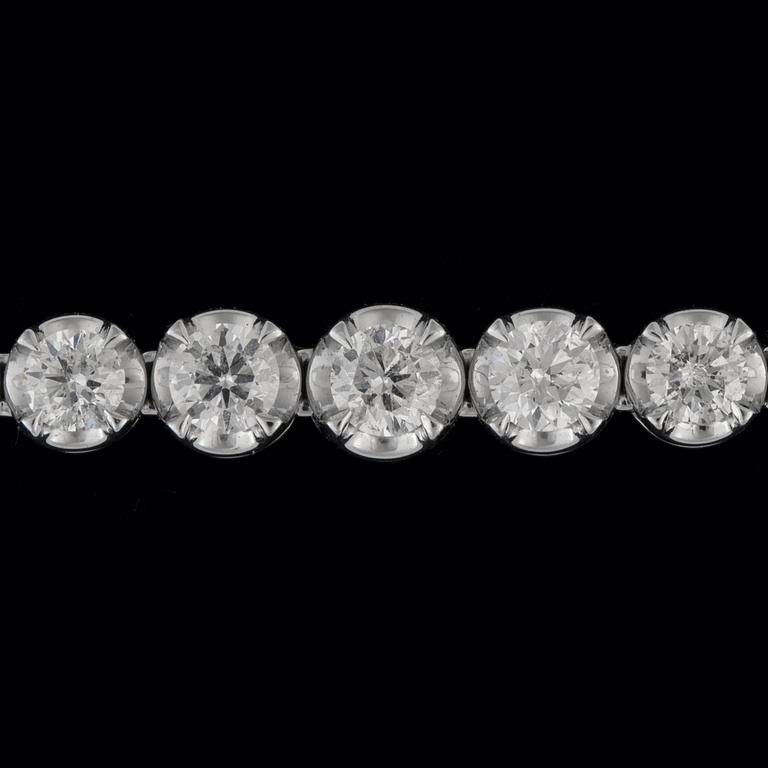 Diamantgradering, A brilliant-cut diamond line-necklace. Total carat weight circa 7.11 ct.