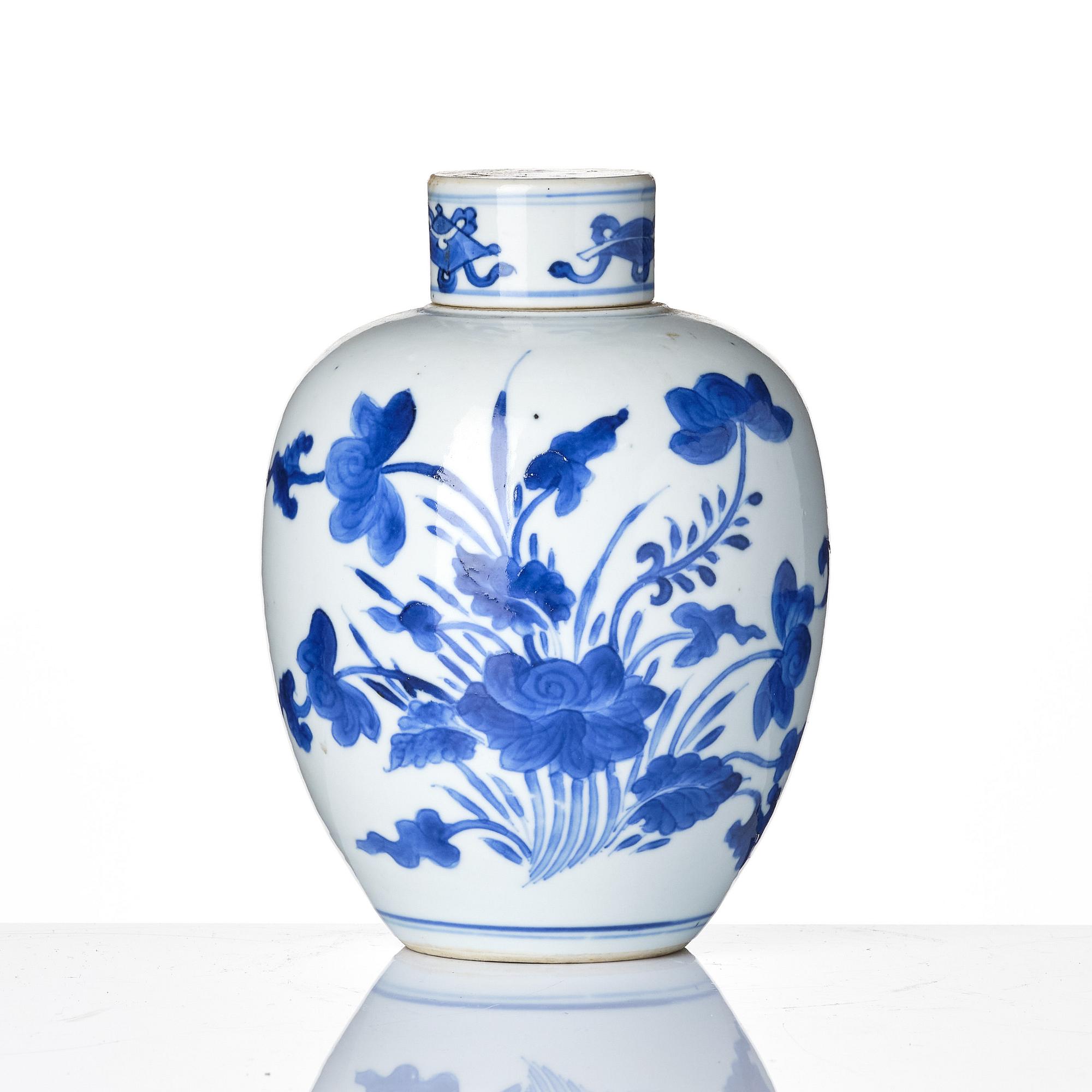 Tedosa med lock, porslin. Qingdynastin, Kangxi (1662-1722).