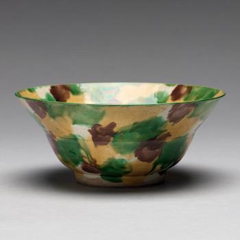 An egg and spinach bowl, Qing dynasty, Kangxi (1662-1722).