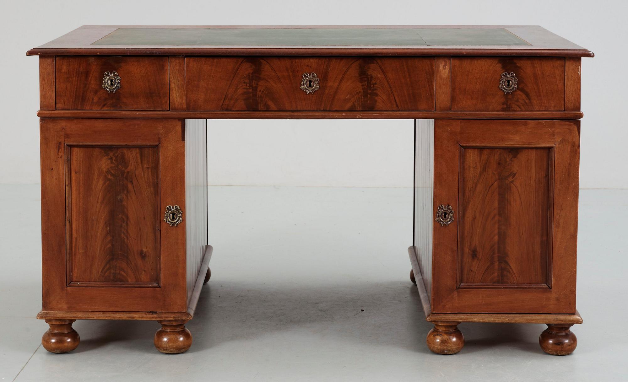 SKRIVBORD. Engelsk stil. 1800/1900-tal.