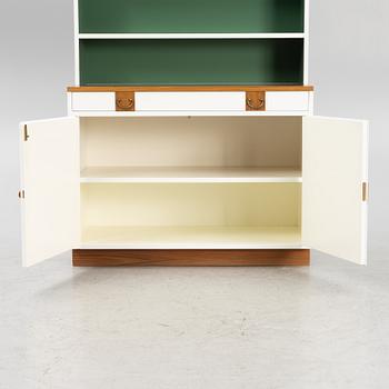 Josef Frank, a model "B2255" bookshelf, Firma Svenskt Tenn, post 1985.