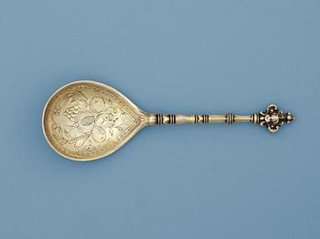 926. A Swedish early 17th century silver-gilt spoon, unmarked.