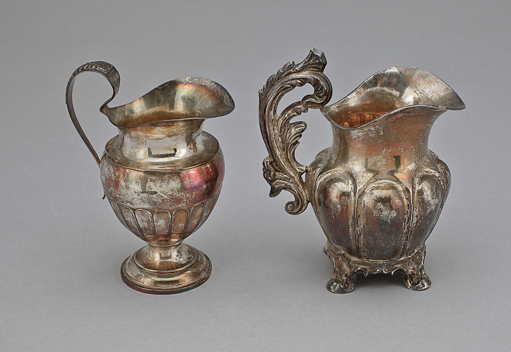 GRÄDDKANNOR, 2 st, silver, trol Gustaf Theodor Folcker, 1836 o Gustaf Folcker, 1856. Stockholm. Tot vikt 284g.