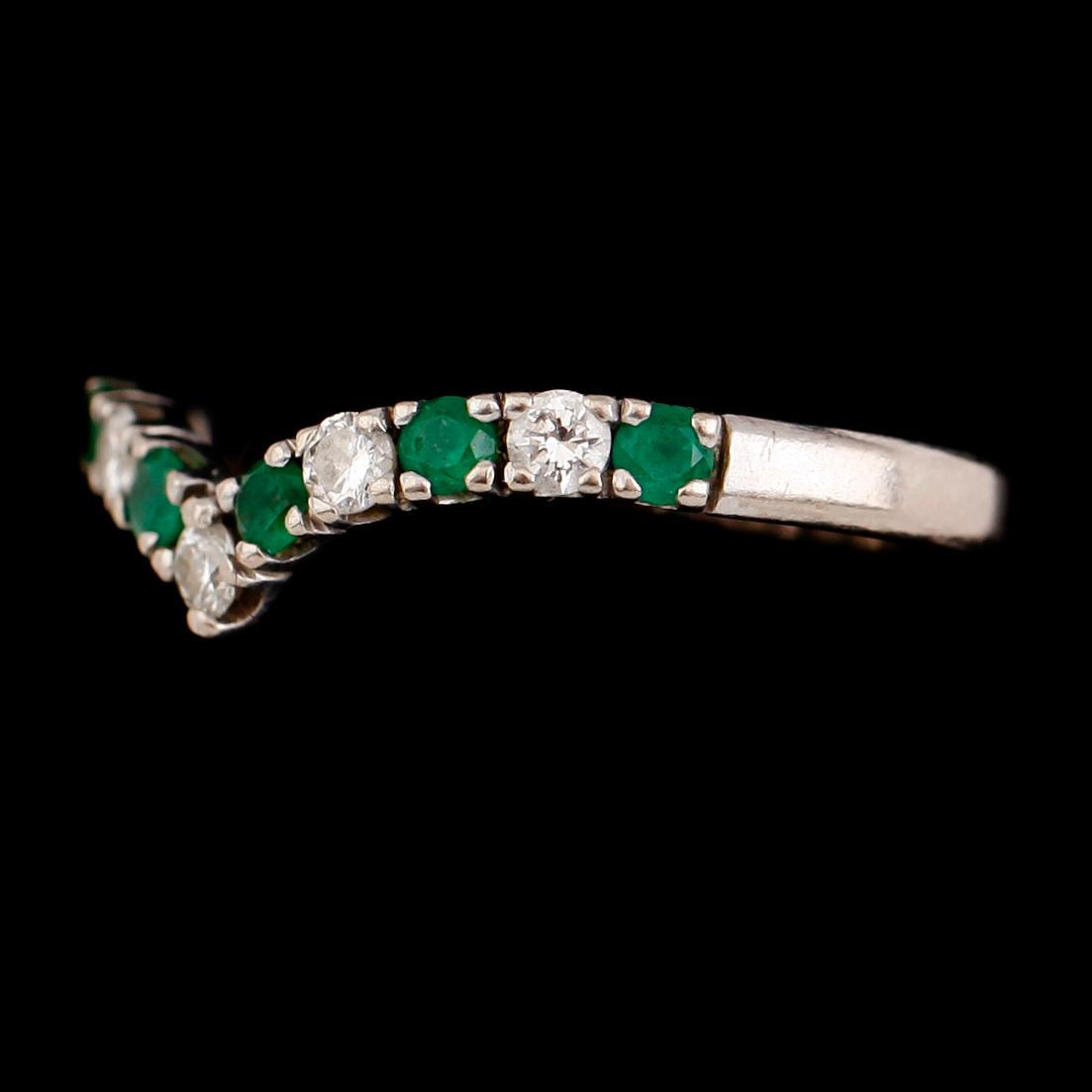 RING, 18 k vitguld, smaragder och briljantsipade diamanter, 1997.