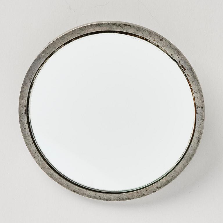 Firma Svenskt Tenn, handspegel, tenn och mässing, modell "A 1497", Stockholm, 1930-40-tal.