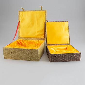 ASKAR, sex stycken, sidenklädda. Kina, 1900-tal.