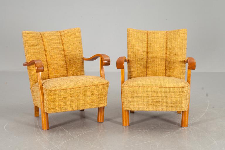 FÅTÖLJER, ett par, 1940-tal.