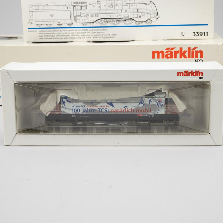 Märklin, electical engines and traincars, H0 in boxes.